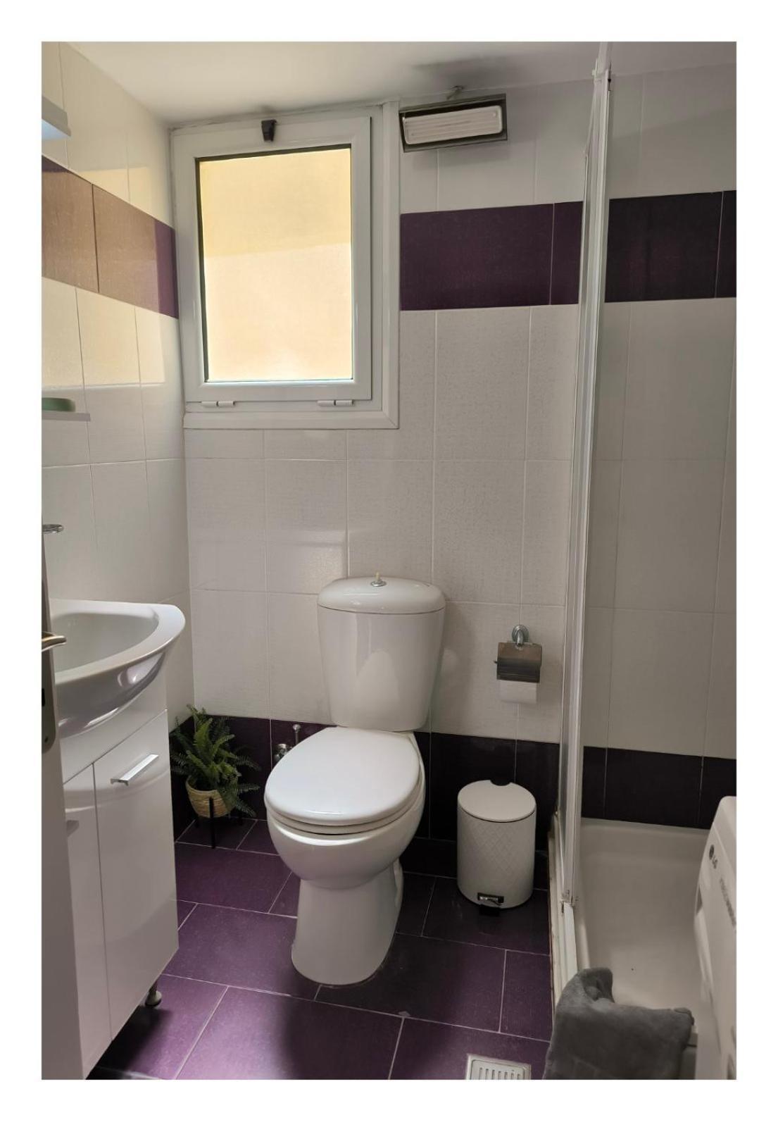 August Moon Apartment Chios Town Bagian luar foto
